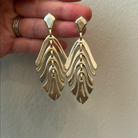 Kendra Scott Elegant Gold Leaf Drop Earrings - Picture 2 of 3